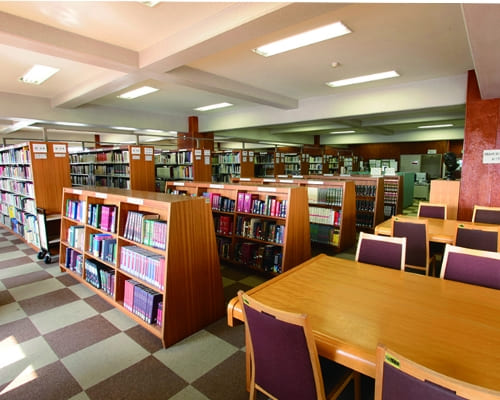 相川キャンパス 4F 図書館