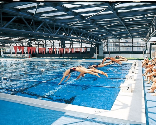 全天候型屋上プール