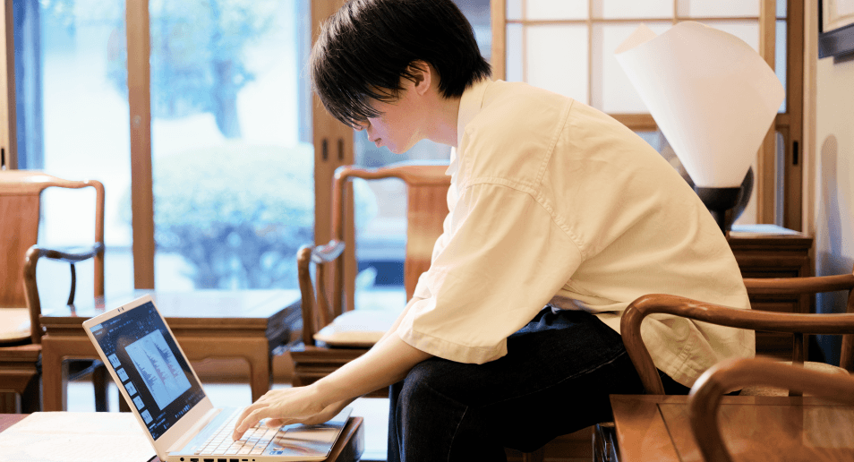 パソコンで学習する中澤 伊吹 さん
